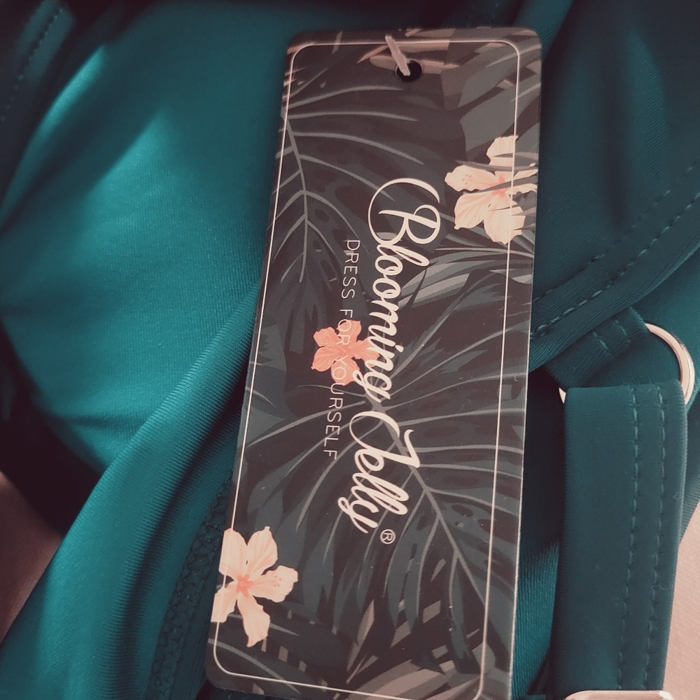 BLOOMING JELLY Crisscoss Back Bikini Top Size Medium Teal Turquoise - Picture 7 of 9